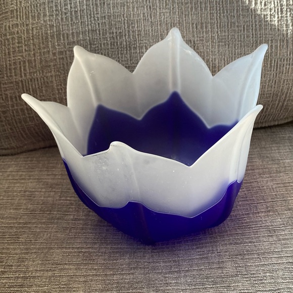 Partylite retired large cobalt & satin glass tulip - Picture 2 of 5